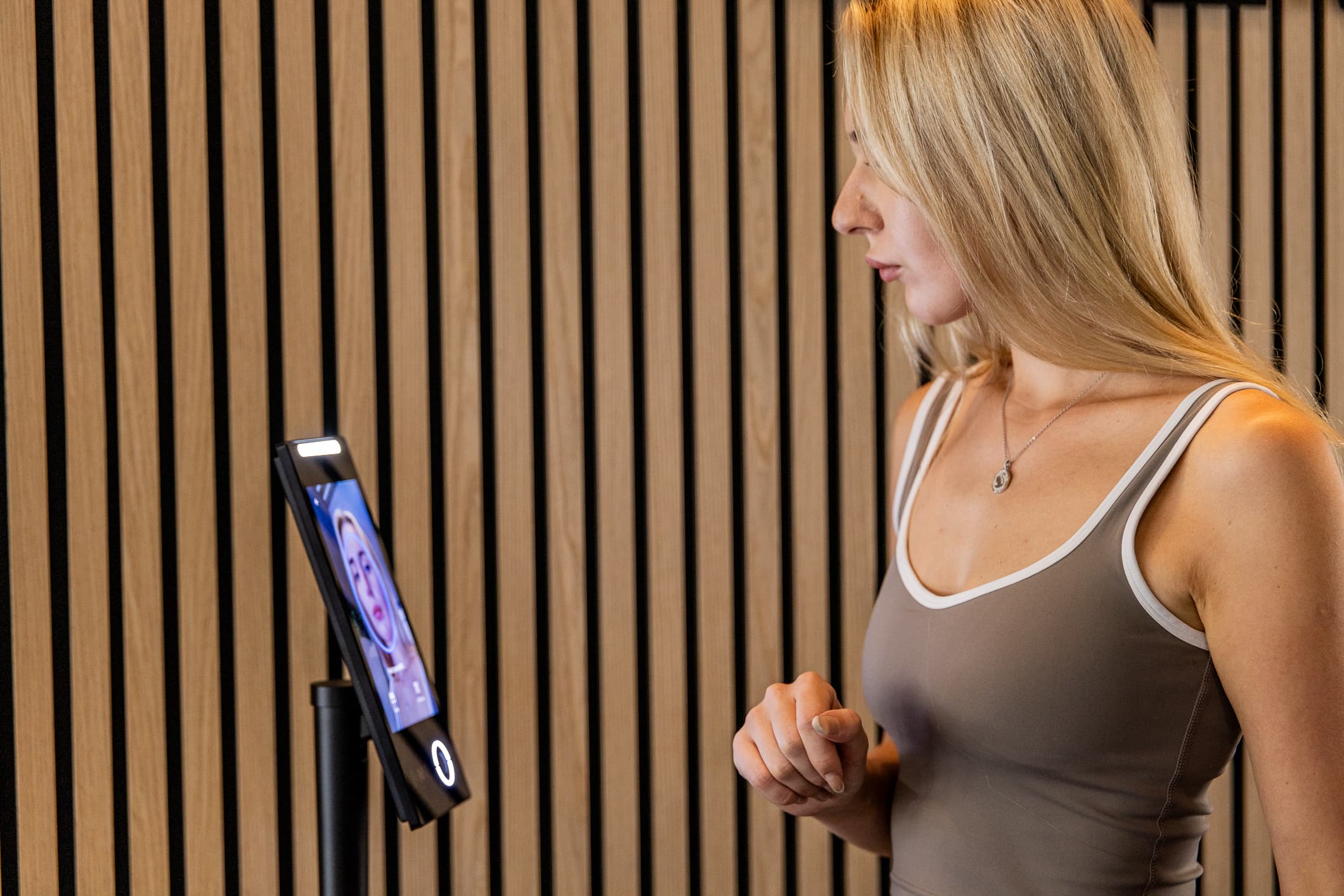 Member checking in by face recognition at the Facetronic IDA Reader